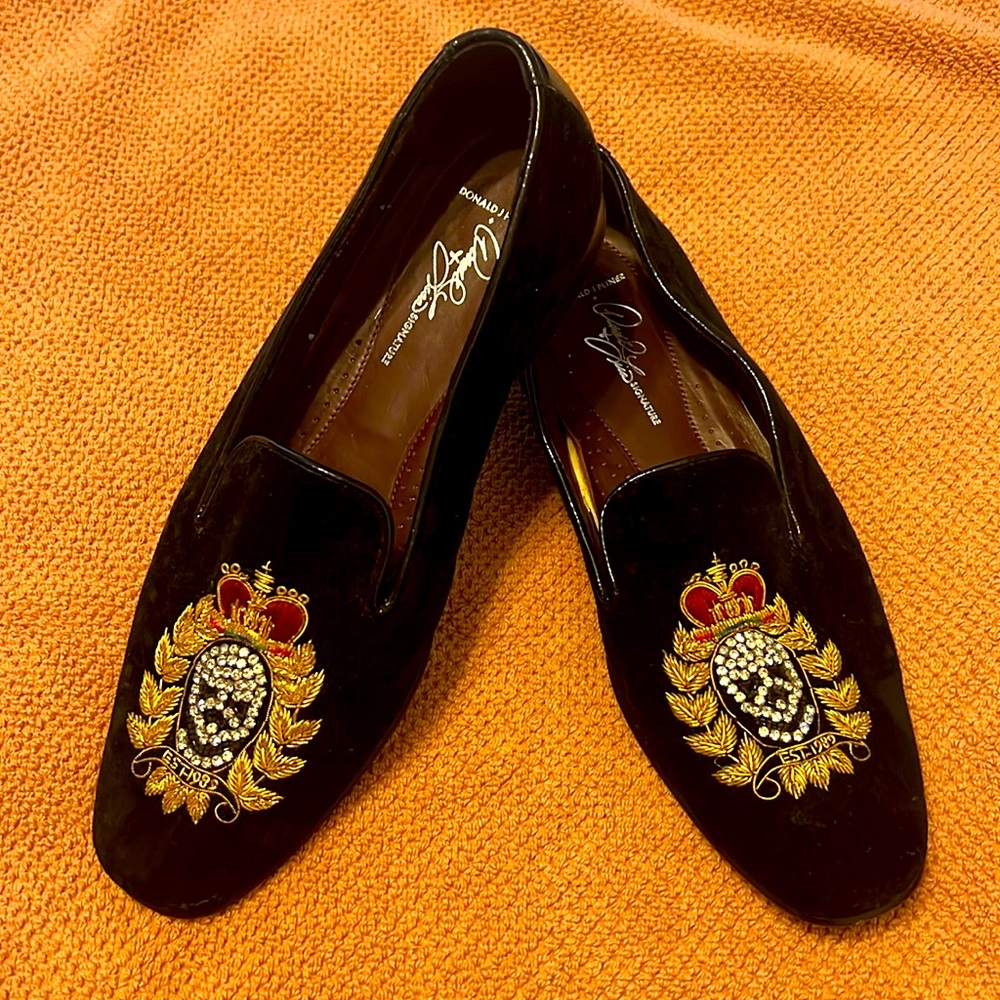 DONALD J PLINER ⚜️ Donald & Lisa Signature Black Velvet & Crystal Skulls Flats